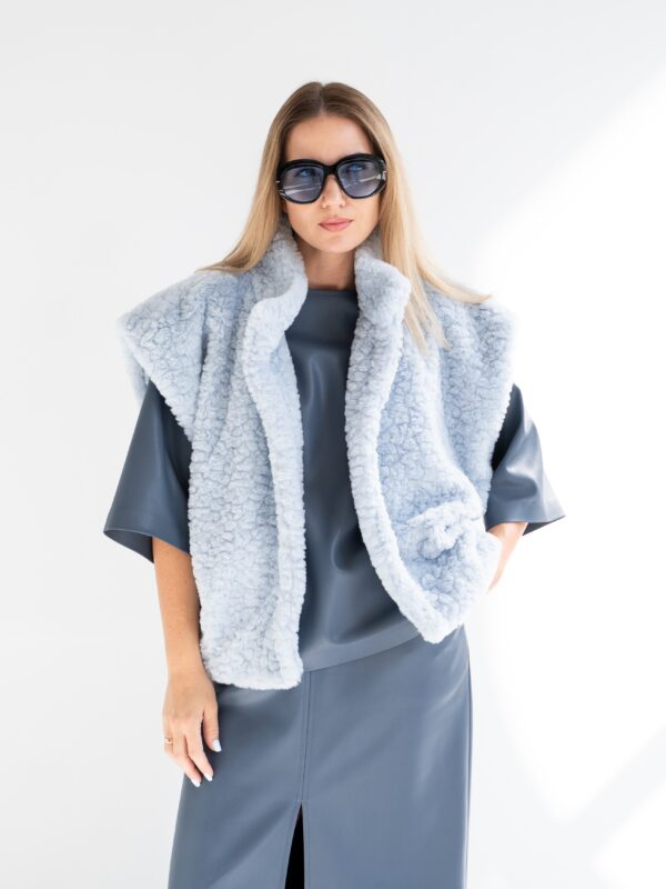 Fur vest | Ice blue