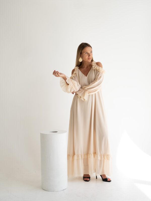 Open shoulders dress | Beige