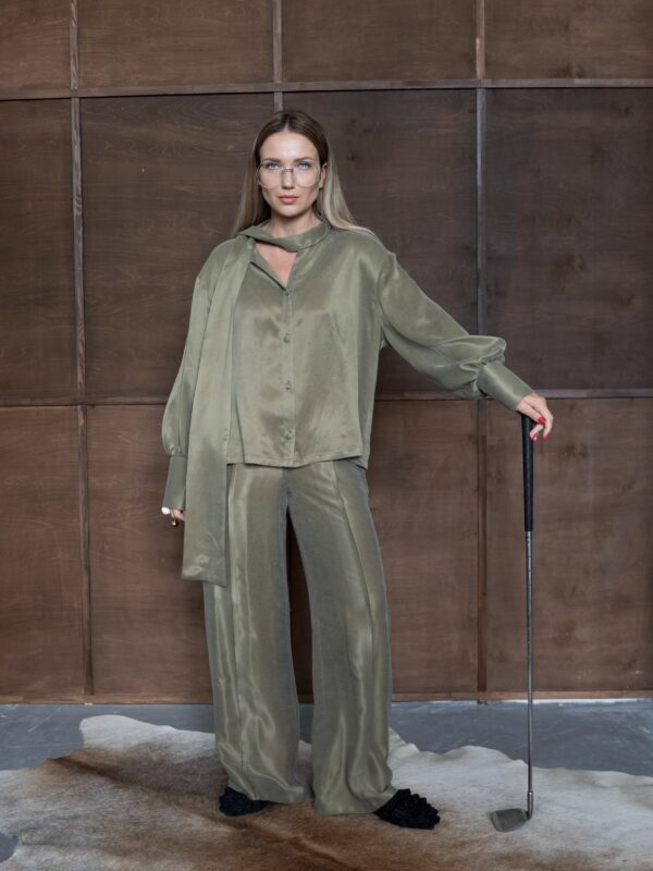 Blouse with ribbon | Olive